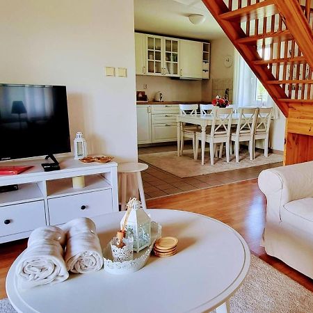 Holiday Home Holiday Hill 42 By Interhome Cista  Экстерьер фото